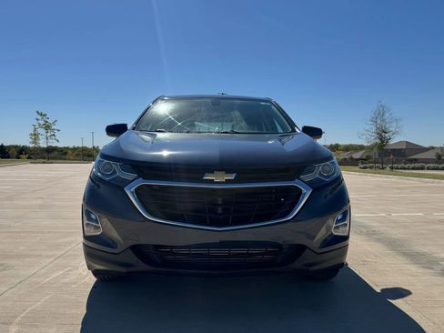 Used 2018 Chevrolet Equinox LT FWD image 2