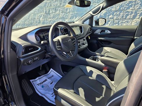 New 2026 Chrysler Pacifica Limited AWD/4WD image 13