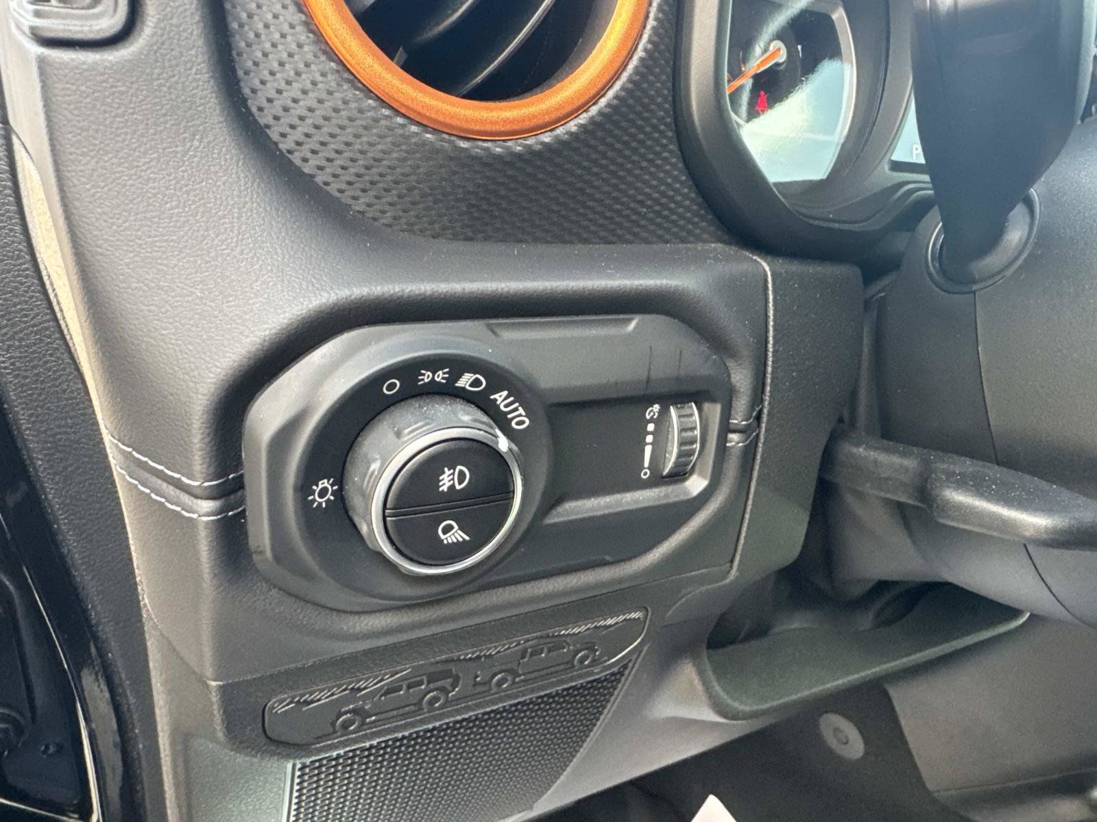 Used 2024 Jeep Gladiator Mojave w/ Convenience Group AWD/4WD image 20