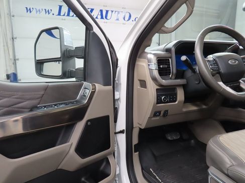 Used 2025 Ford F450 Platinum w/ Platinum Plus Package image 44