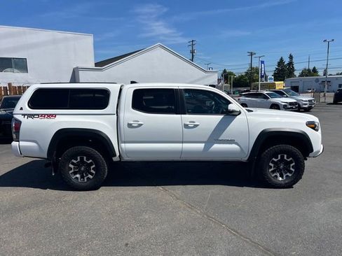 Used 2021 Toyota Tacoma TRD Off-Road w/ Technology Package AWD/4WD image 6