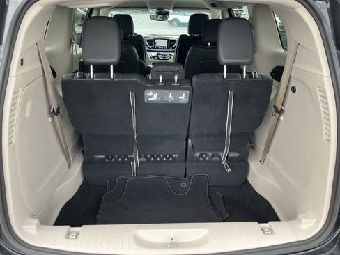 Used 2020 Chrysler Pacifica Touring-L Plus FWD image 33