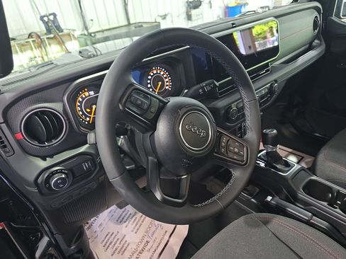 Used 2025 Jeep Gladiator Rubicon AWD/4WD image 20