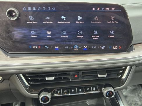 Used 2025 Chevrolet Suburban Z71 AWD/4WD image 17