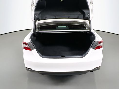 Used 2021 Toyota Camry LE image 33