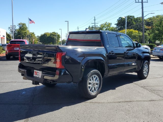 Used 2025 Toyota Tacoma SR5 AWD/4WD image 4