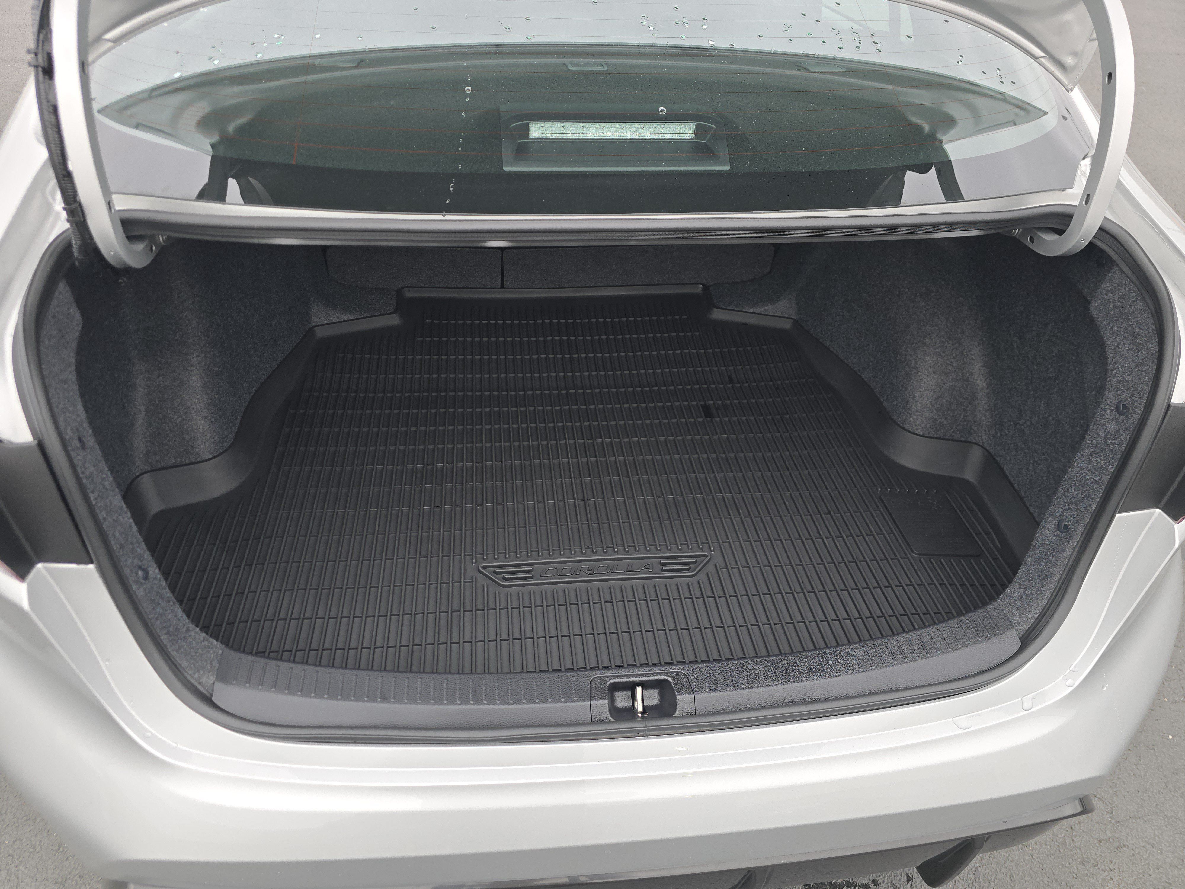 Used 2026 Toyota Corolla SE FWD image 15