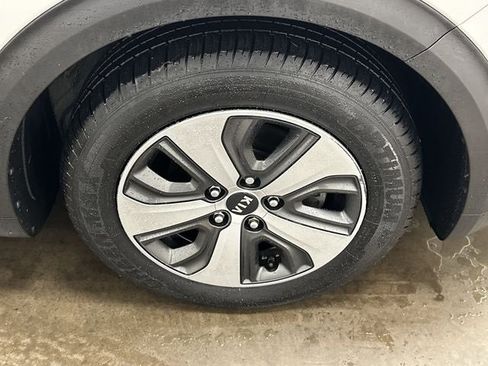 Used 2017 Kia Niro LX image 5