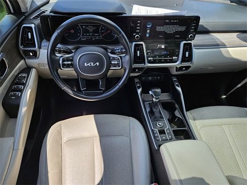 Used 2022 Kia Sorento EX w/ Panoramic Sunroof Package image 9