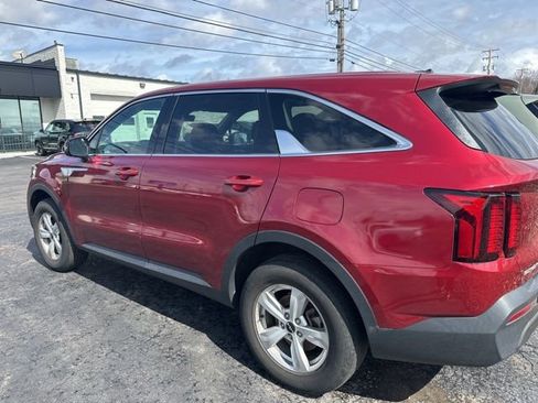Used 2023 Kia Sorento LX image 6