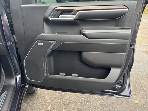 Used 2024 Chevrolet Silverado 1500 LT Trail Boss w/ LT Trail Boss Premium Package image 18