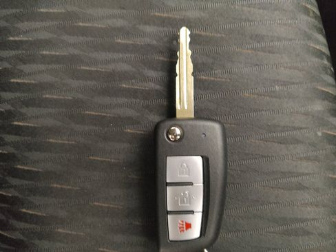 Used 2017 Nissan Rogue S AWD/4WD image 32