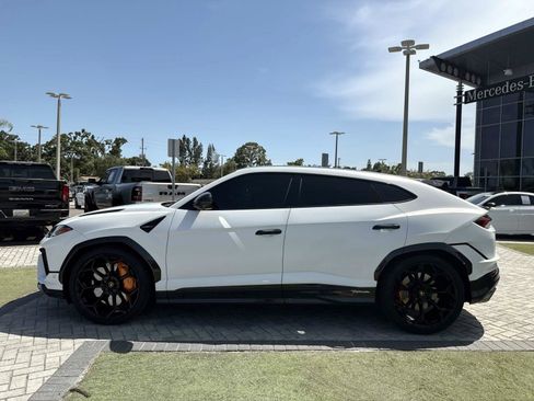 Used 2023 Lamborghini Urus Performante AWD/4WD image 3