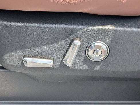 New 2026 Lincoln Navigator L Reserve AWD/4WD image 21