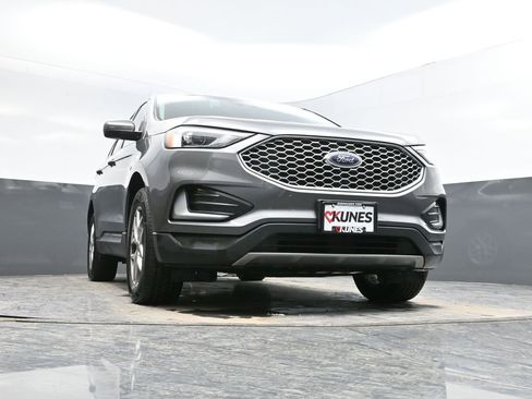 Used 2023 Ford Edge SEL image 32