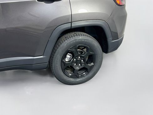 Used 2023 Jeep Compass Trailhawk w/ Trailhawk Convenience Group AWD/4WD image 28