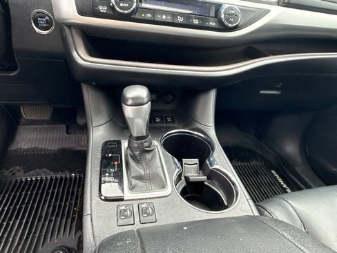 Used 2018 Toyota Highlander XLE AWD/4WD image 26