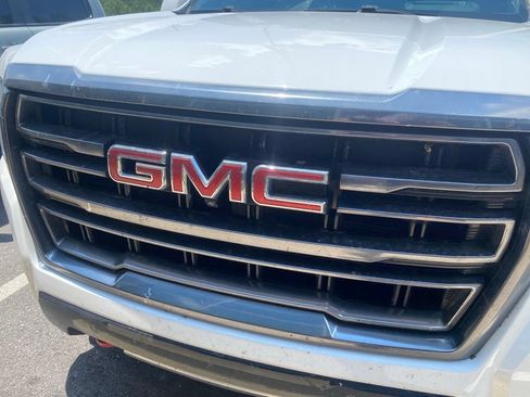 Used 2023 GMC Yukon AT4 w/ Technology Package AWD/4WD image 3