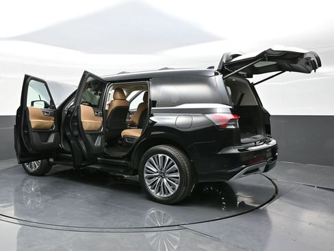 Used 2025 INFINITI QX80 Luxe image 32