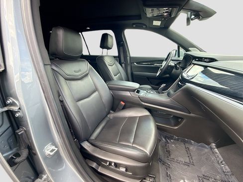 Used 2024 Cadillac XT6 Premium Luxury FWD image 16