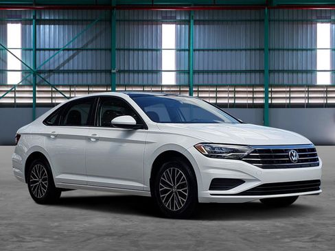 Used 2021 Volkswagen Jetta SE w/ SE Cold Weather Package FWD image 6