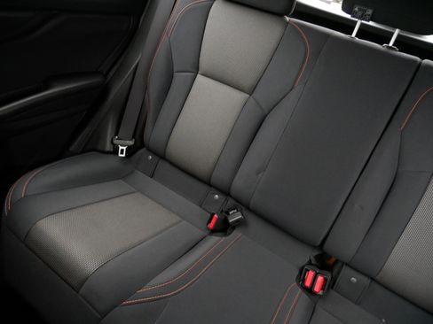 Used 2018 Subaru Crosstrek 2.0i Premium w/ Eyesight System image 12