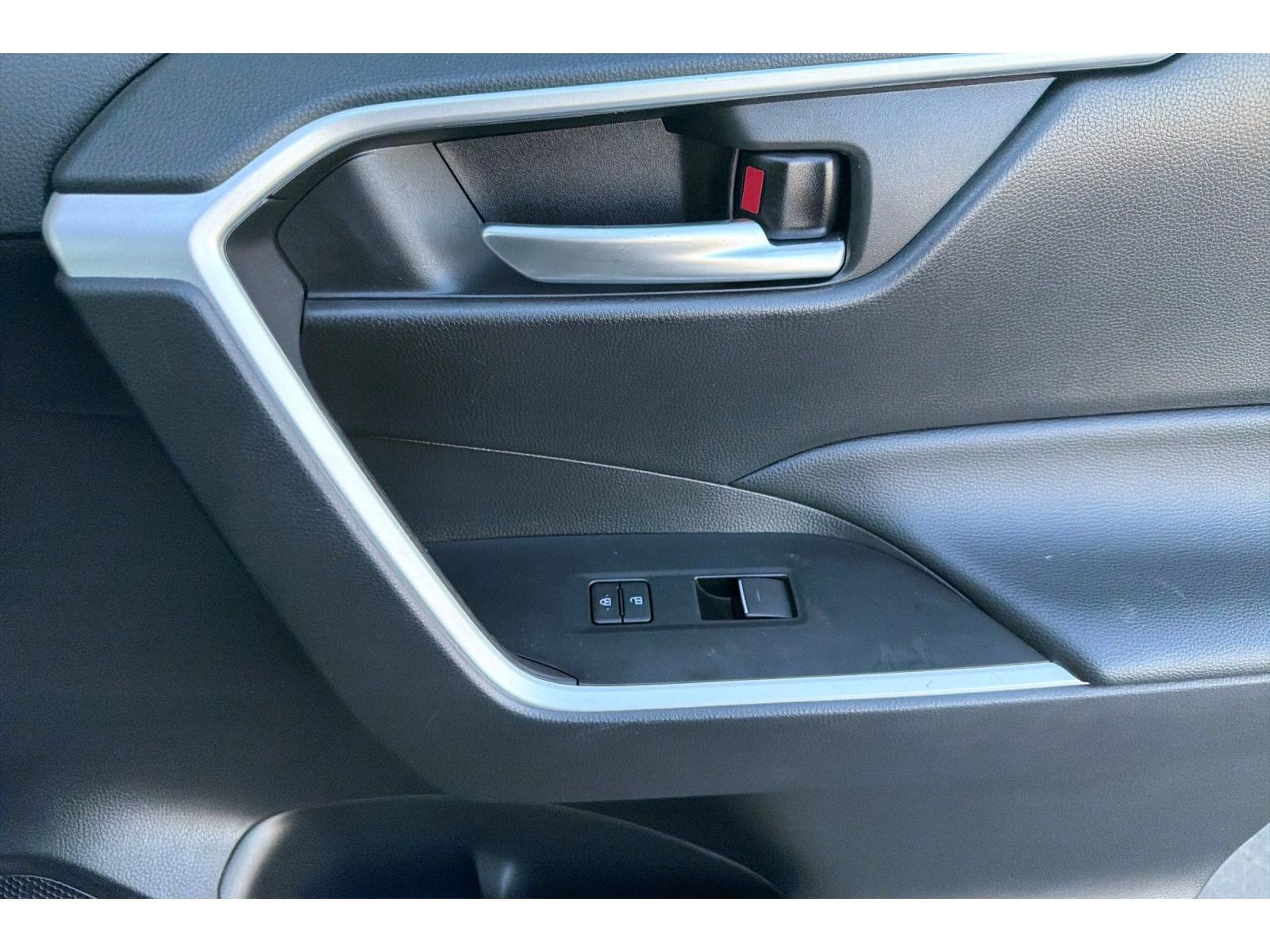 Used 2025 Toyota RAV4 XLE FWD image 20