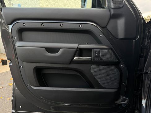 Used 2023 Land Rover Defender 110 image 92