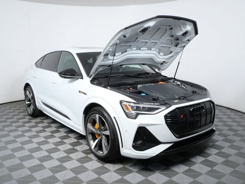 Certified 2022 Audi e-tron S Premium Plus w/ 21" Black Optic Package image 30