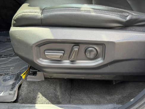 Used 2025 Toyota Tundra SR5 w/ SR5 Premium Package AWD/4WD image 13