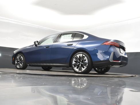 New 2026 BMW 530i w/ Premium Package RWD image 40