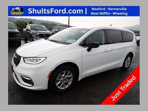 Used 2024 Chrysler Pacifica Touring-L FWD image 1