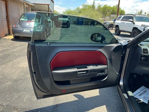 Used 2014 Dodge Challenger SXT RWD image 29