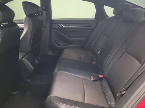 Used 2018 Honda Accord Sport image 18