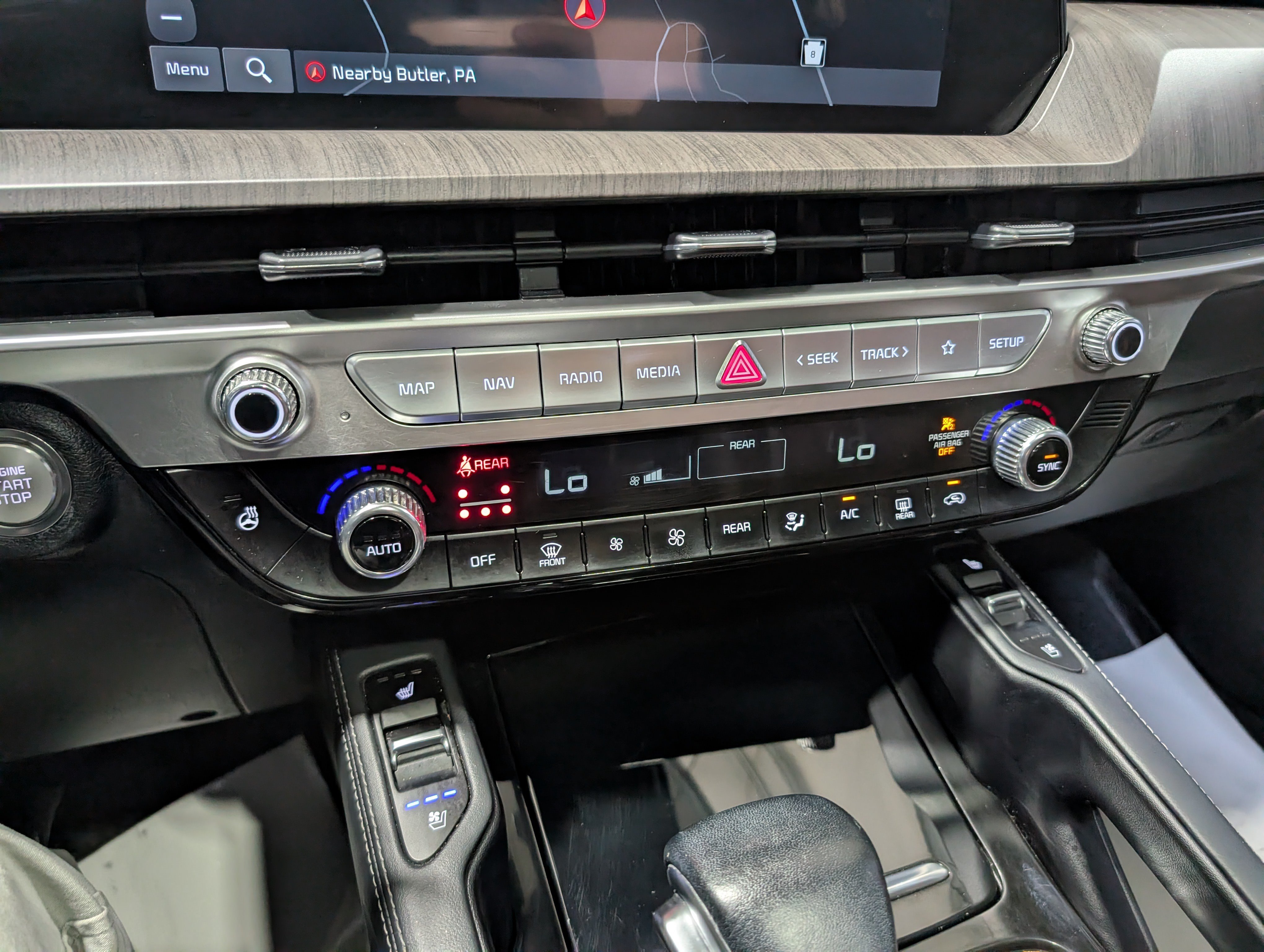 Used 2024 Kia Telluride EX w/ EX Captain's Chair Package AWD/4WD image 22