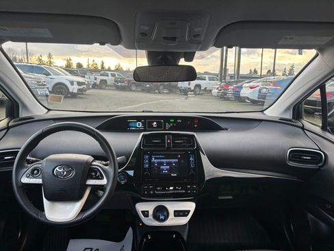 Used 2018 Toyota Prius Prime Plus image 12