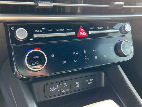 Used 2025 Hyundai Santa Cruz SEL FWD image 17