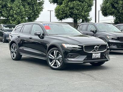 Certified 2025 Volvo V60 B5 Cross Country Plus w/ Protection Package Premier