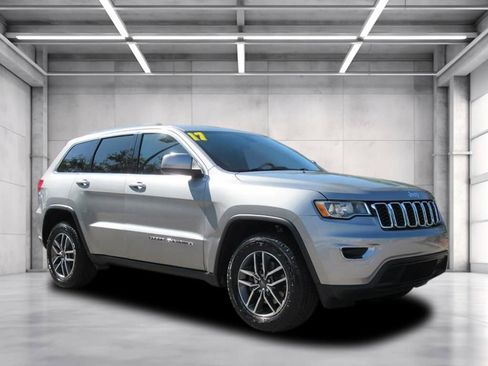 Used 2019 Jeep Grand Cherokee Laredo w/ Security & Convenience Group AWD/4WD image 1