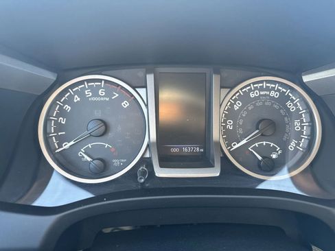 Used 2018 Toyota Tacoma SR5 image 10