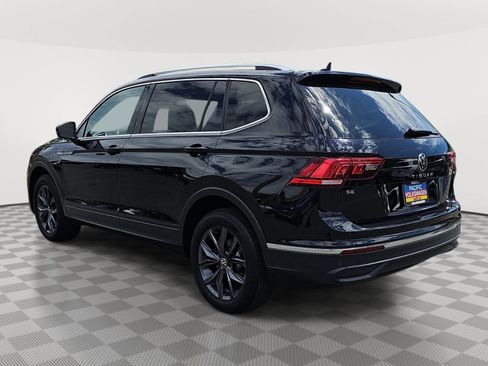 Used 2023 Volkswagen Tiguan SE w/ Panoramic Sunroof Package FWD image 7