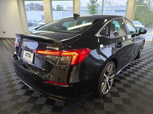 Used 2022 Honda Civic Touring image 4