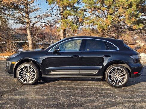 Used 2025 Porsche Macan image 2