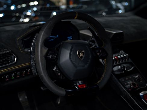 Used 2018 Lamborghini Huracan Performante image 21