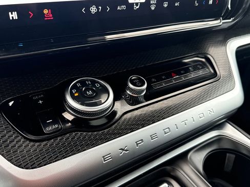 Used 2025 Ford Expedition Platinum w/ Stealth Appearance Package image 40