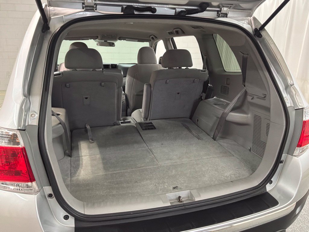Used 2013 Toyota Highlander FWD w/ Cold Weather Pkg image 21