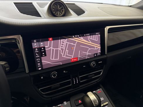 Certified 2022 Porsche Macan S image 23