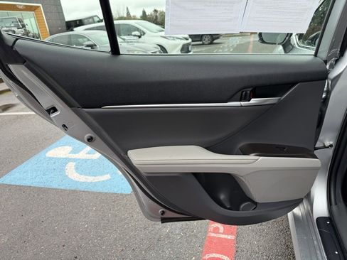 Used 2021 Toyota Camry XLE w/ Navigation Upgrade Package image 29