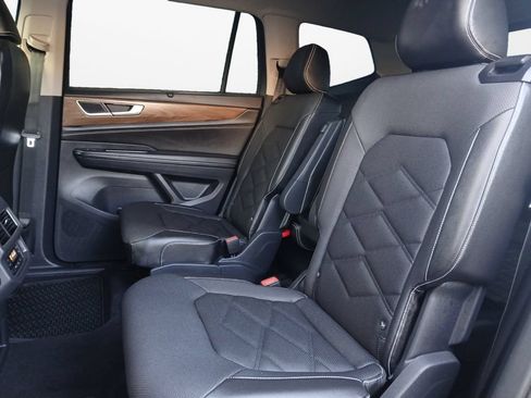 Used 2024 Volkswagen Atlas SE FWD image 22