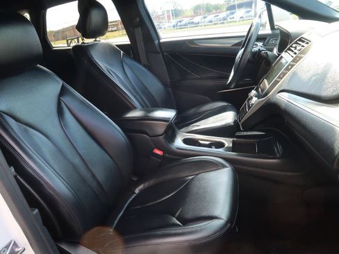 Used 2019 Lincoln MKC Premiere image 9